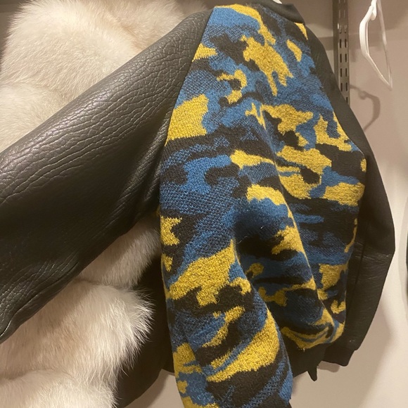 GRYPHON
Genuine leather/Wool Printed #jacket #coat #varsity #bomber - Picture 6 of 6